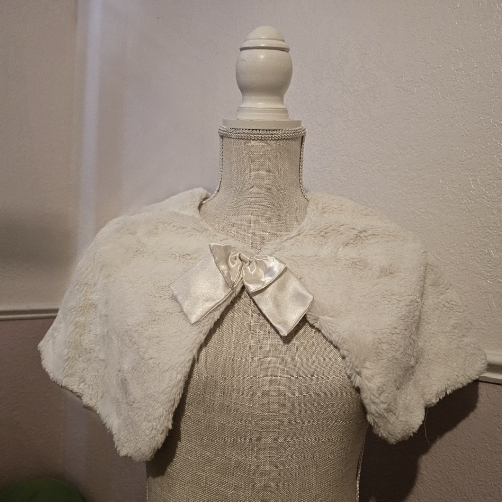 Copper Key Girl's Cream White Faux fur cape/bolero Size Large